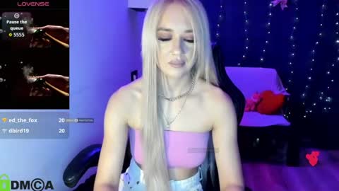Snapshot of dances_queen chatting on July 17, 2026, 7:15 am dances_queen online show from July 17, 2026, 7:15 am