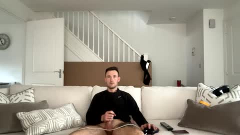 dandg_ online show from February 6, 2025, 4:58 pm