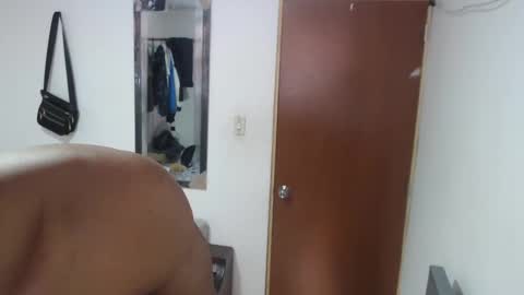 Snapshot of dani_browx chatting on December 17, 2025, 6:47 pm dani_browx online show from December 17, 2025, 6:47 pm