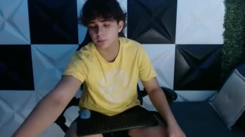 Snapshot of dani_cumboy chatting on January 24, 2025, 6:14 am dani_cumboy online show from January 24, 2025, 6:14 am