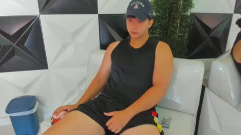 dani_cumboy online show from November 14, 2025, 1:32 pm