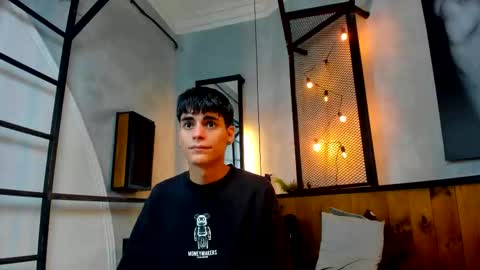 Snapshot of dani_mc chatting on December 3, 2025, 11:41 am dani_mc online show from December 3, 2025, 11:41 am