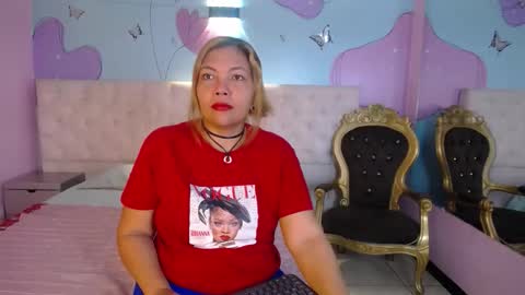 Snapshot of dani_queen_ chatting on February 24, 2026, 12:03 pm Dani Queen online show from February 24, 2026, 12:03 pm