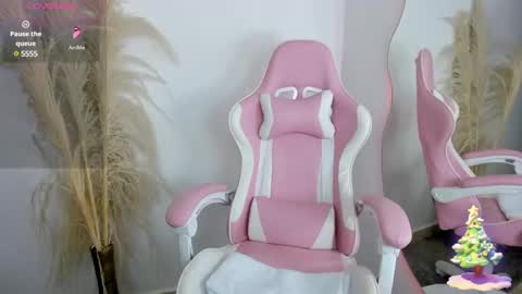 Snapshot of dania_jade_ chatting on December 4, 2024, 5:16 am Hello my name is Dania online show from December 4, 2024, 5:16 am