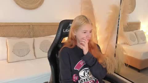 D A N I A online show from September 22, 2025, 11:45 am