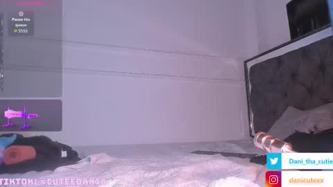 Snapshot of danicutexxx chatting on December 14, 2025, 9:58 am danicutexxx online show from December 14, 2025, 9:58 am