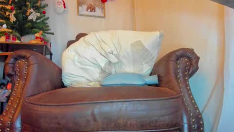 Snapshot of danidollxxx chatting on December 18, 2025, 4:40 am danidollxxx online show from December 18, 2025, 4:40 am