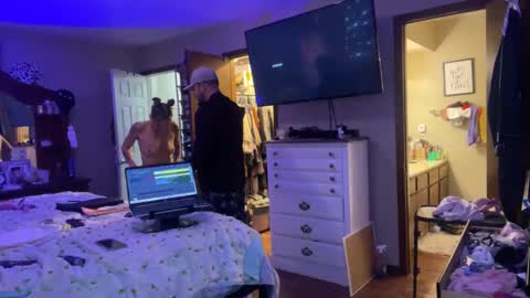 Snapshot of danidragon69 chatting on December 5, 2024, 3:06 pm Dani Dragon online show from December 5, 2024, 3:06 pm