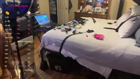 Snapshot of danidragon69 chatting on December 11, 2024, 11:00 pm Dani Dragon online show from December 11, 2024, 11:00 pm