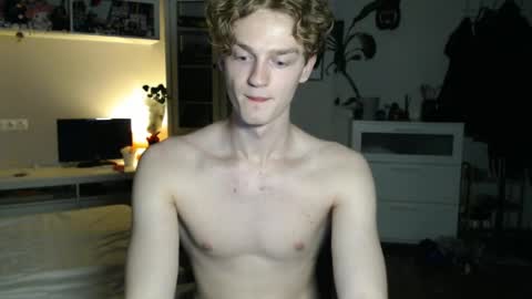 Snapshot of daniel_yumm chatting on May 1, 2026, 11:09 pm Daniel online show from May 1, 2026, 11:09 pm