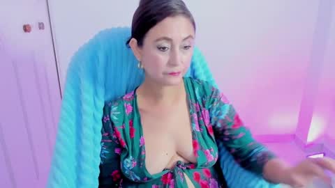 Snapshot of danielahot2 chatting on November 17, 2025, 5:57 am Daniela online show from November 17, 2025, 5:57 am