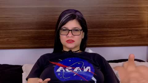 daniellerain online show from July 27, 2026, 11:45 pm