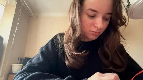 Mia online show from October 29, 2025, 6:48 am