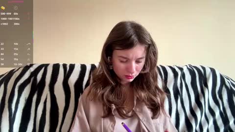 Mia online show from December 14, 2025, 7:14 am