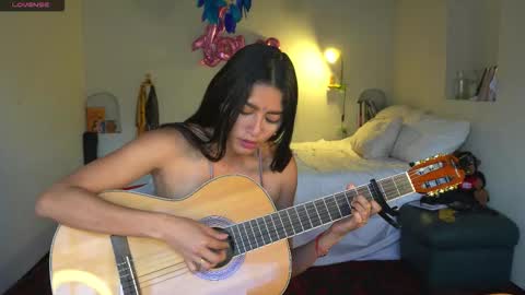 danalle .. online show from October 10, 2025, 9:25 pm