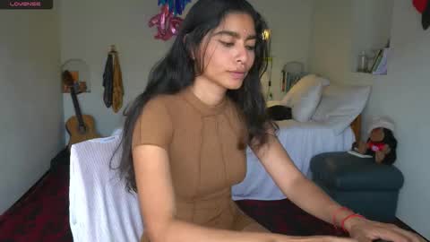 danalle .. online show from December 16, 2025, 5:29 pm