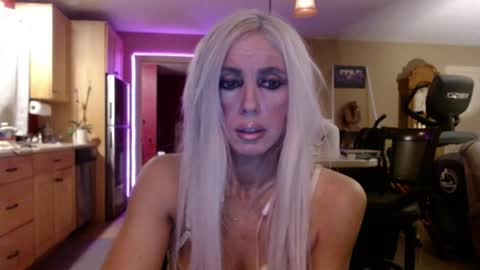 DanikaWhite69 online show from April 16, 2026, 1:01 pm