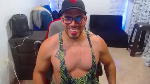 Snapshot of danilofit chatting on December 16, 2025, 12:48 am DANILO online show from December 16, 2025, 12:48 am