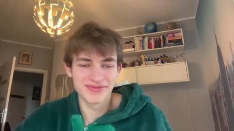 Snapshot of daniosunshine chatting on December 10, 2024, 11:22 am danio hot online show from December 10, 2024, 11:22 am