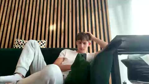 Snapshot of daniosunshine chatting on December 17, 2025, 11:27 am danio hot online show from December 17, 2025, 11:27 am