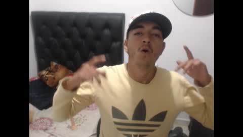 Snapshot of danivoyeur21 chatting on December 2, 2025, 9:54 pm daniel segura online show from December 2, 2025, 9:54 pm