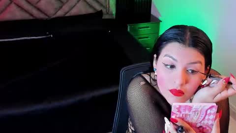 Dani whatson online show from November 3, 2025, 7:48 pm