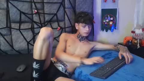 Snapshot of dann_brown chatting on December 7, 2024, 3:14 am Dann Brown online show from December 7, 2024, 3:14 am