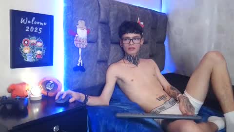 Snapshot of dann_brown chatting on January 1, 2025, 12:00 am Dann Brown online show from January 1, 2025, 12:00 am