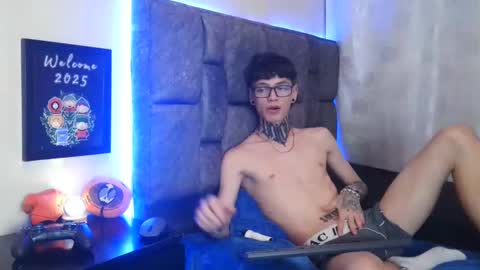 Snapshot of dann_brown chatting on January 3, 2025, 3:38 am Dann Brown online show from January 3, 2025, 3:38 am