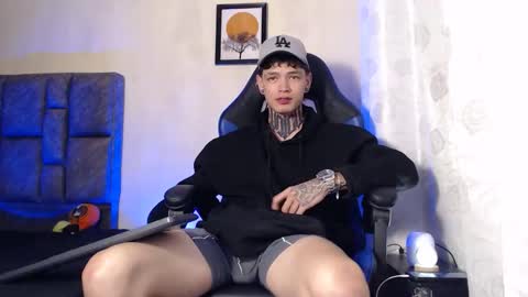 Snapshot of dann_brown chatting on November 22, 2025, 1:15 am Dann Brown online show from November 22, 2025, 1:15 am