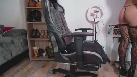danna isabella online show from June 10, 2026, 8:19 pm