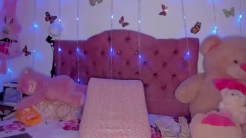 Danna Sofia jeins online show from April 9, 2026, 2:11 pm