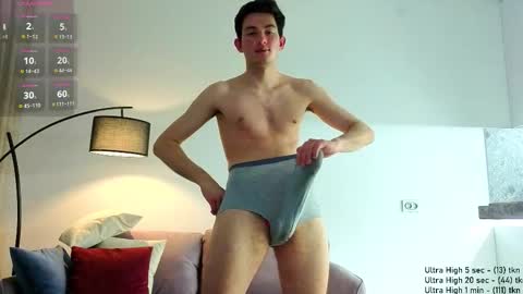 Snapshot of danny__magic chatting on December 19, 2025, 1:07 pm danny__magic online show from December 19, 2025, 1:07 pm