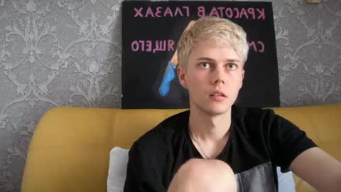 Snapshot of danny_love01 chatting on April 24, 2026, 12:40 pm danny online show from April 24, 2026, 12:40 pm