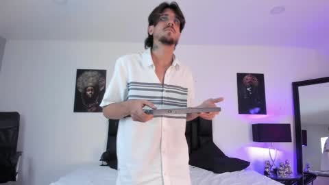 dannyperlaza online show from April 17, 2026, 5:43 am