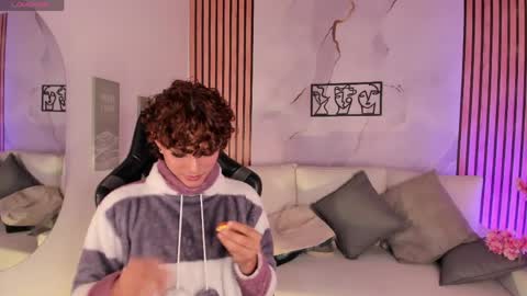 DANNYSA  online show from April 10, 2026, 6:18 am