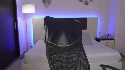 Snapshot of danteestone chatting on November 19, 2025, 9:26 pm Dante online show from November 19, 2025, 9:26 pm