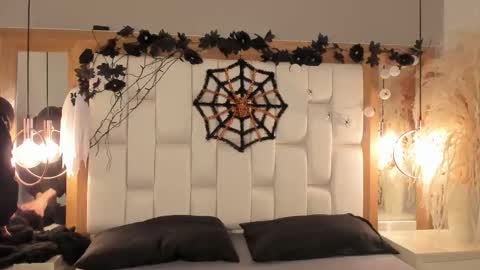 daphne_and_roger online show from October 29, 2025, 11:23 am