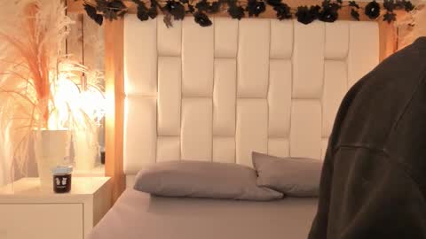 daphne_and_roger online show from December 5, 2025, 11:08 am