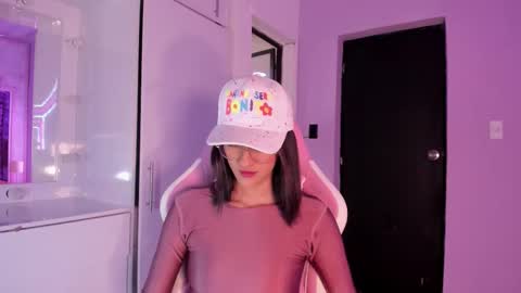 Daphne online show from November 10, 2025, 3:05 am