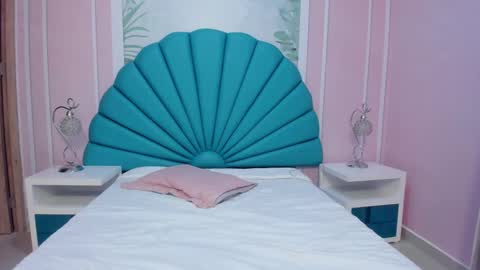 Daphne  online show from February 19, 2025, 8:33 am