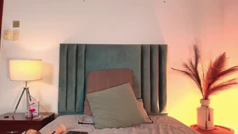 DAPHNE BEAUMONT online show from September 27, 2025, 12:32 pm