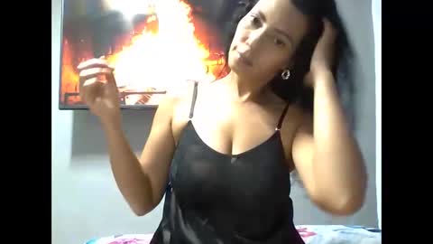 daphnerosses online show from October 16, 2025, 2:40 pm