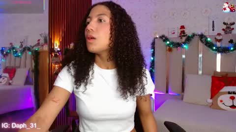 Snapshot of daphnne_tay chatting on December 3, 2025, 3:36 am dhapnne online show from December 3, 2025, 3:36 am