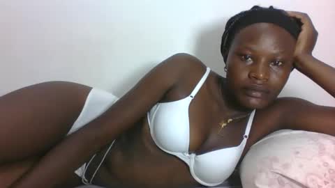 Snapshot of darberry21 chatting on January 13, 2026, 5:46 am ESTHER online show from January 13, 2026, 5:46 am