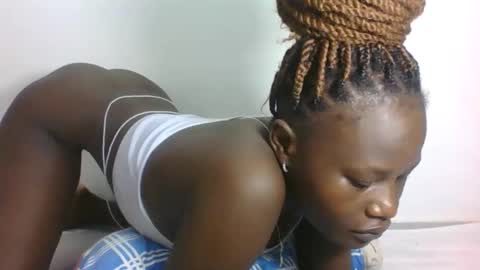 Snapshot of darberry21 chatting on February 17, 2026, 5:04 am ESTHER online show from February 17, 2026, 5:04 am