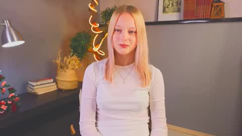 Kami online show from November 12, 2025, 3:29 am