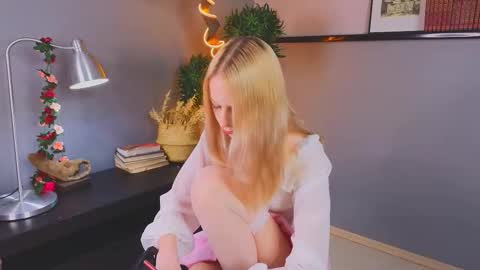 Kami online show from November 15, 2025, 3:15 am