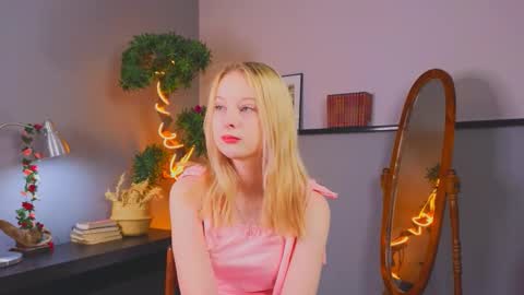 Kami online show from December 14, 2025, 2:50 am