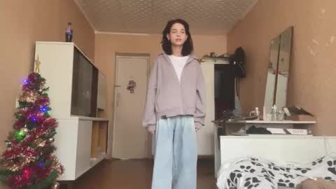 Snapshot of darceythede chatting on March 28, 2026, 8:03 am Alla online show from March 28, 2026, 8:03 am